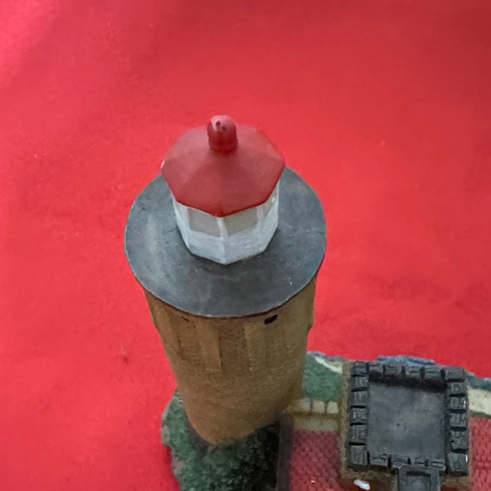 Miniature Lighthouse and Cottage Decor - Picture 3 of 7